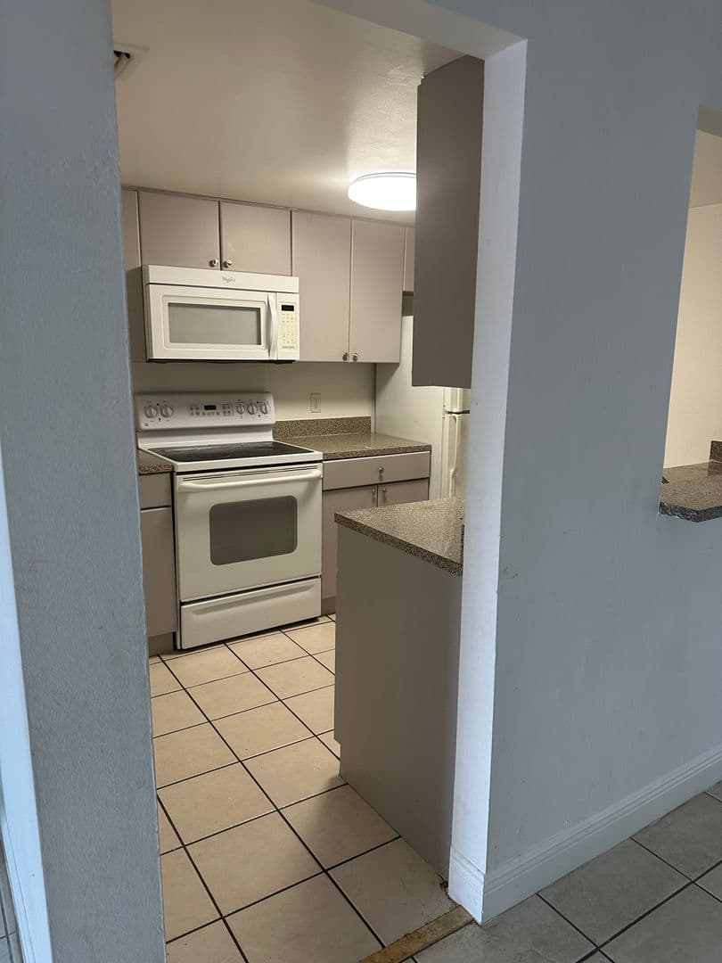 Fort Myers Apartment: 12622 Kenwood Lane