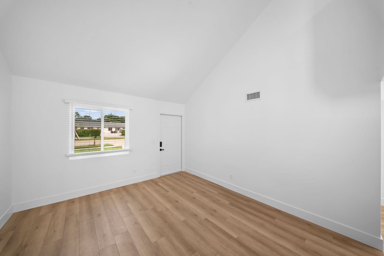 Cape Coral Apartment: 1101-1013 Country Club Blvd