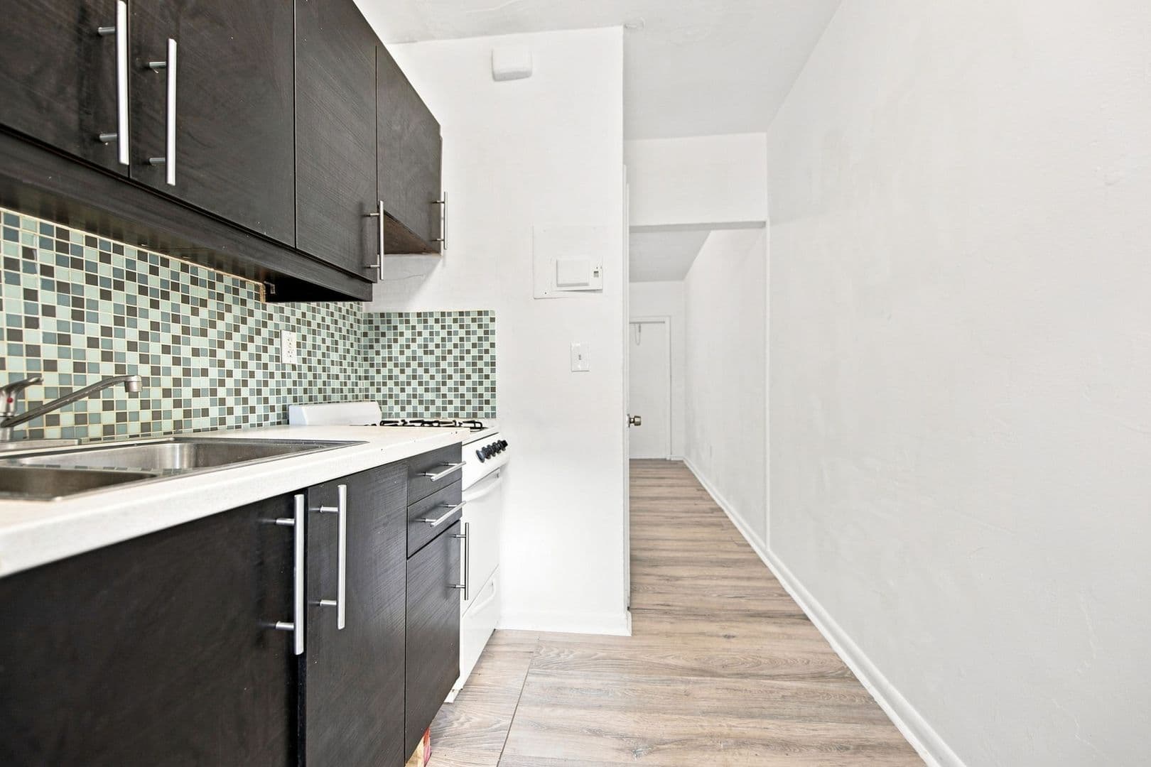Miami Apartment: 976 NW 6th St