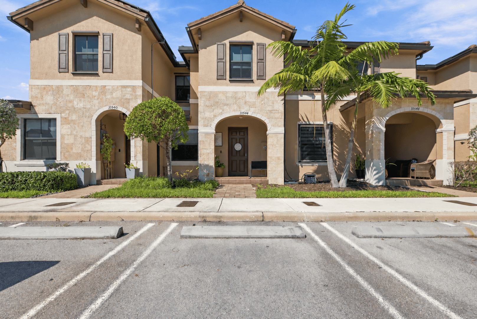Hialeah House: 10544 W 32nd Lane