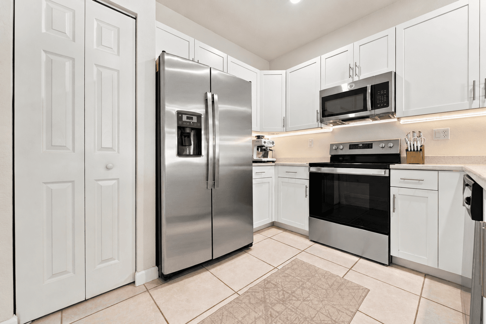 Hialeah House: 10544 W 32nd Lane
