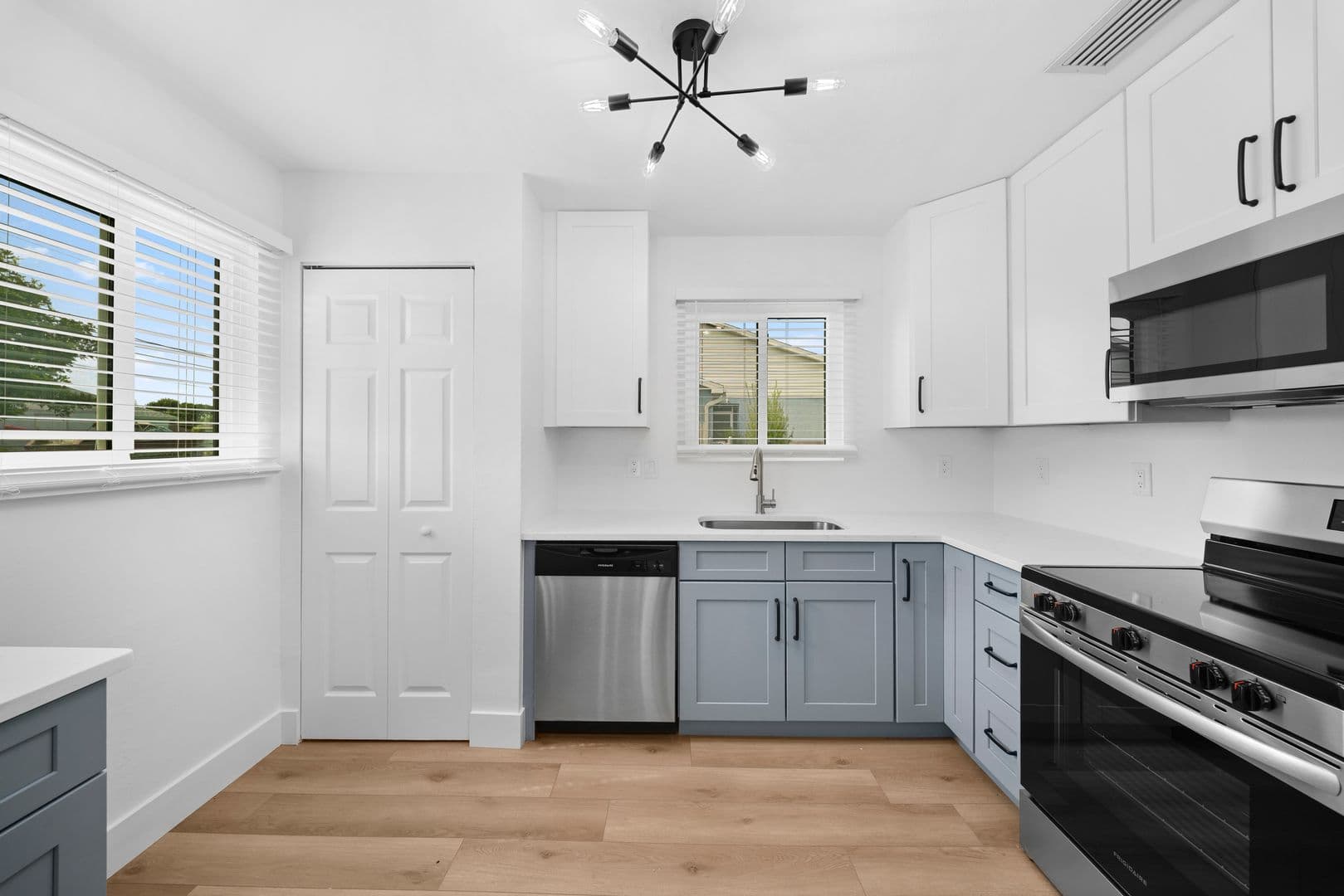 Cape Coral Apartment: 1101-1013 Country Club Blvd