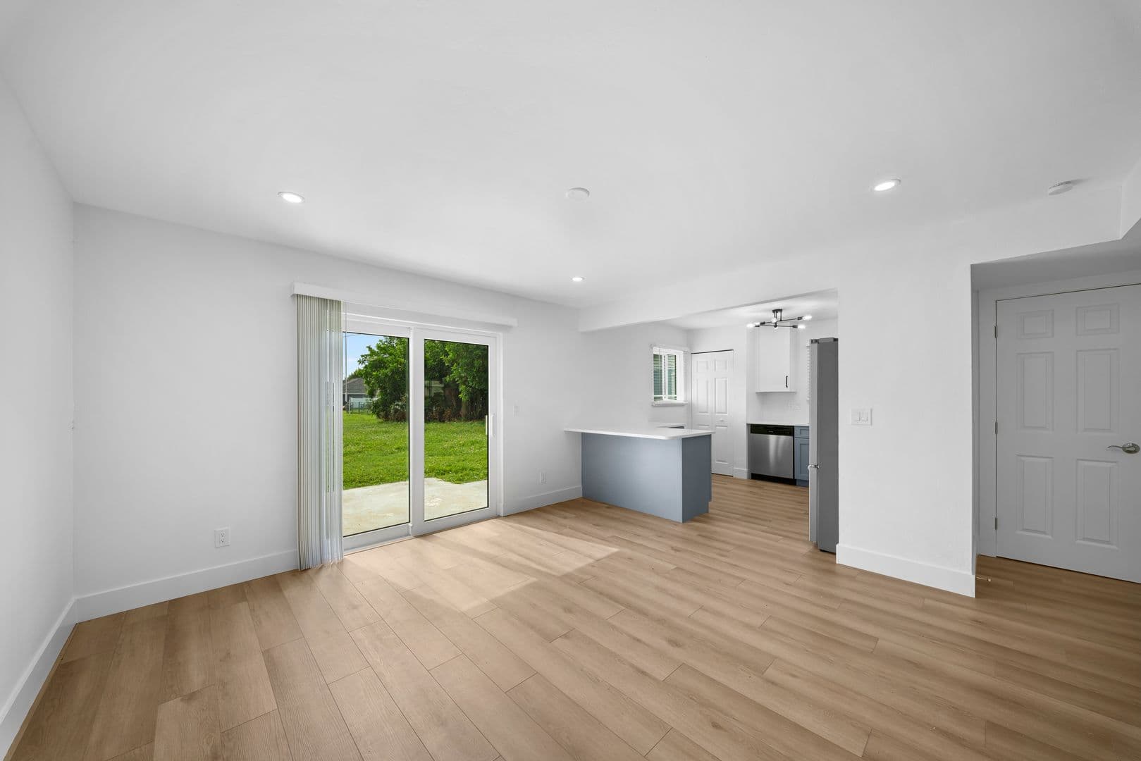 Cape Coral Apartment: 1101-1013 Country Club Blvd