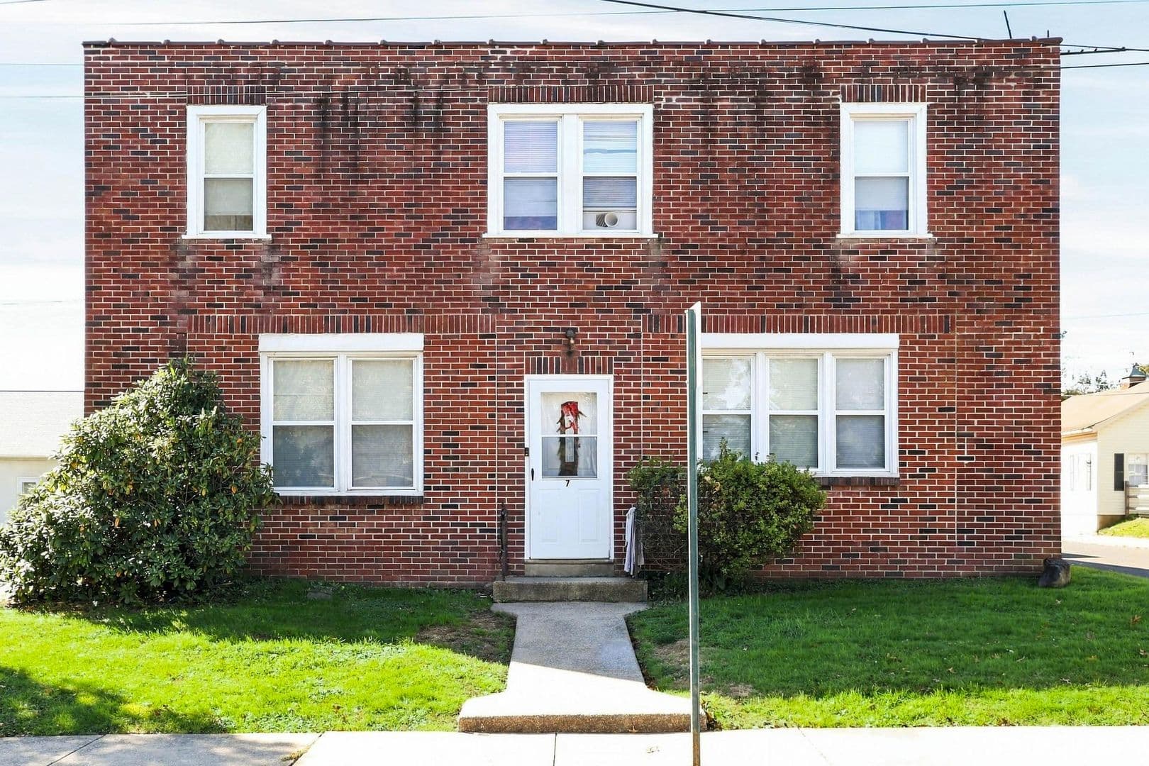 Telford Apartment: 198 N Washington St