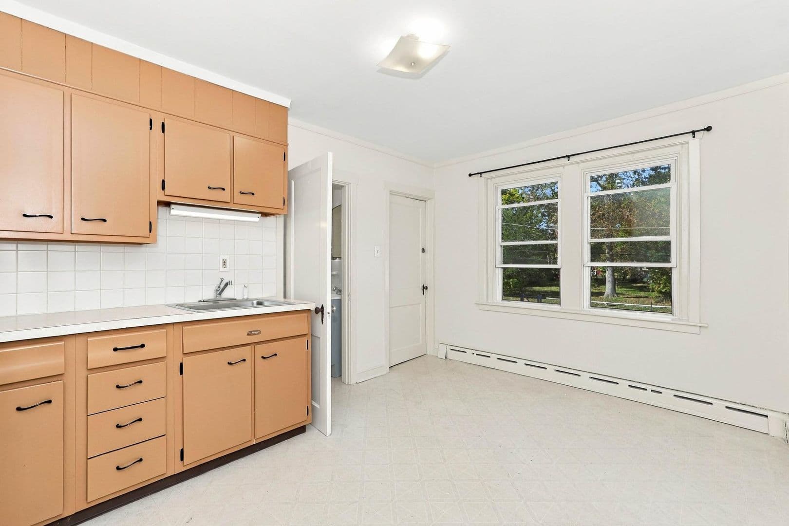 Telford Apartment: 198 N Washington St