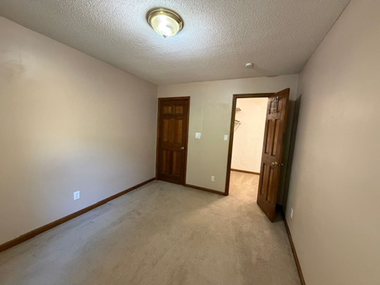Raleigh House: 7316 North Thorncliff Pl