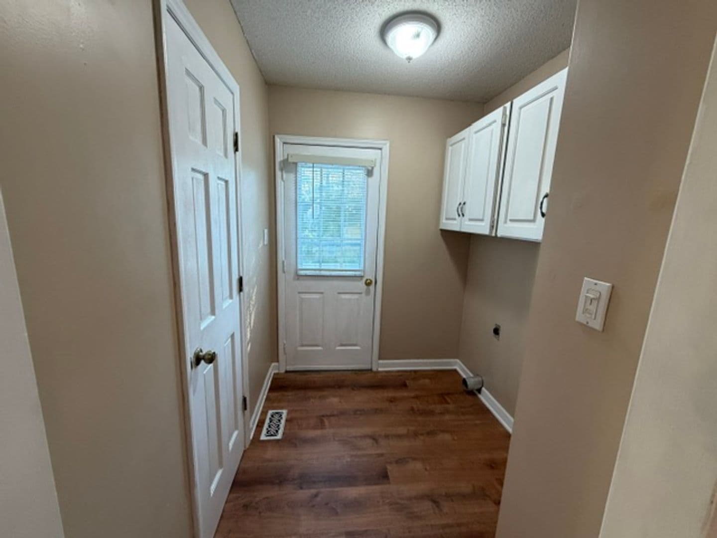 Raleigh House: 7316 North Thorncliff Pl