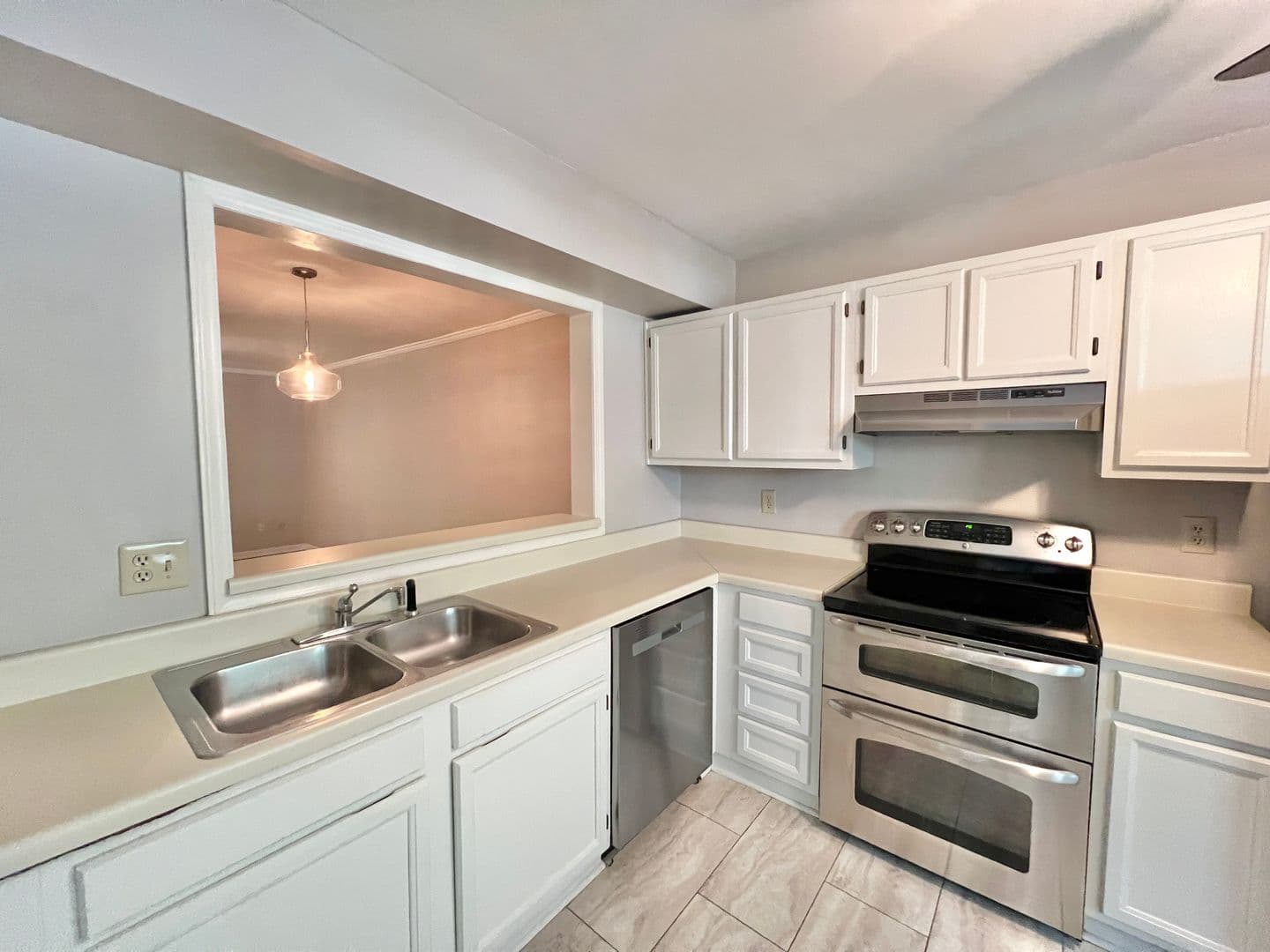Raleigh Townhome: 401 Broad Leaf Circle