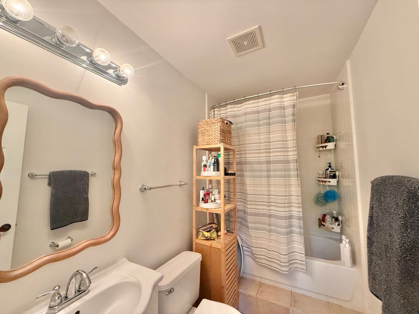 Raleigh House: 8009 Brandyapple Dr