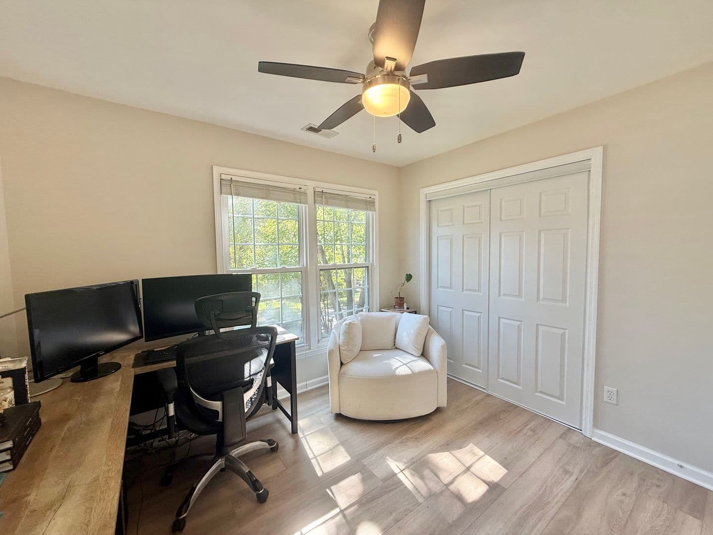 Raleigh House: 8009 Brandyapple Dr