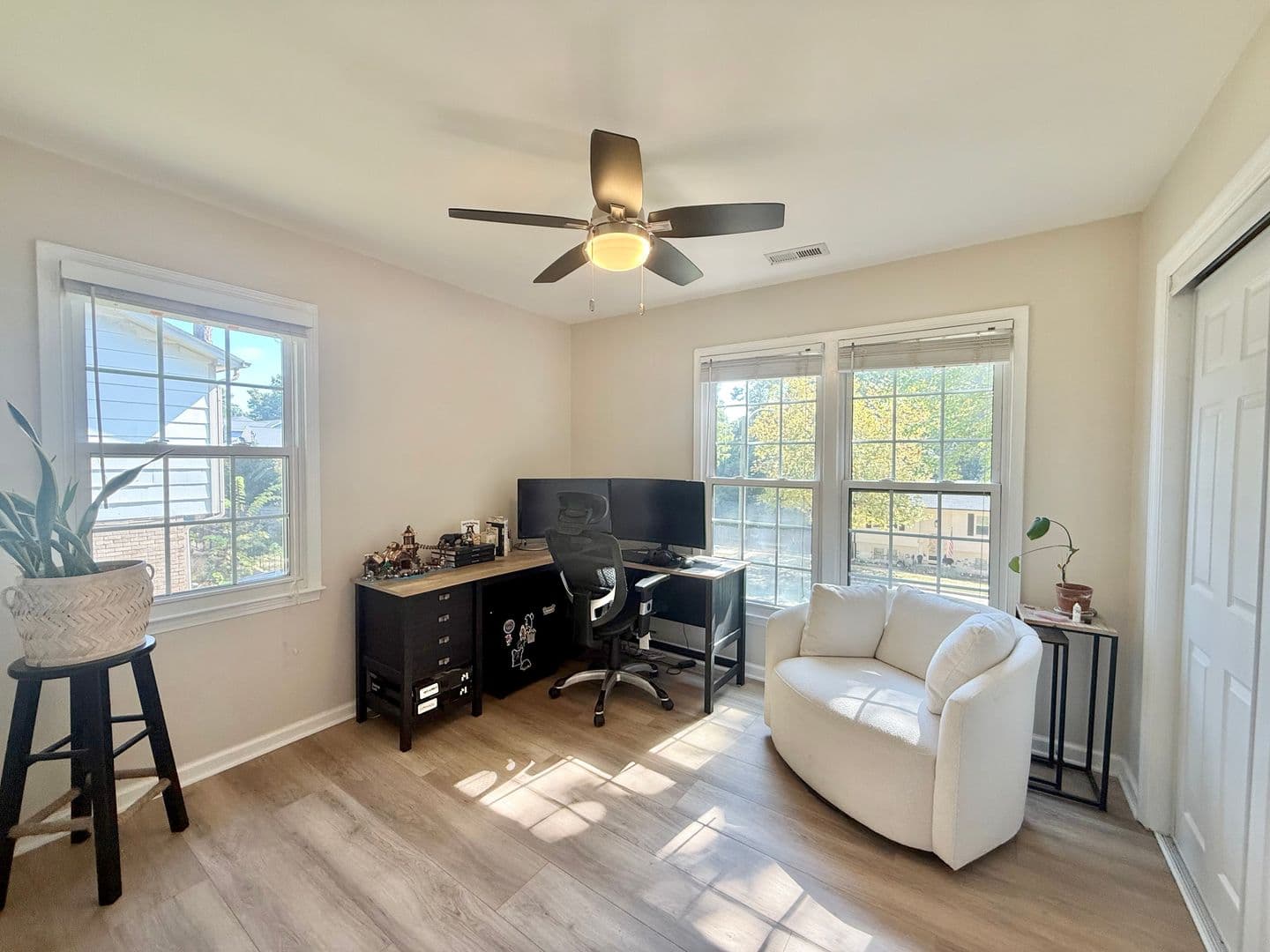 Raleigh House: 8009 Brandyapple Dr