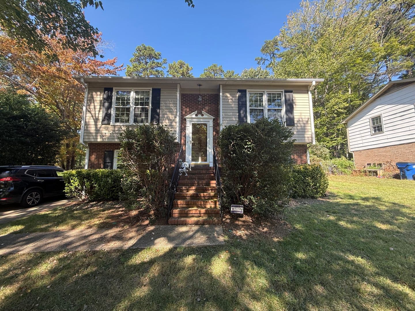 Raleigh House: 8009 Brandyapple Dr