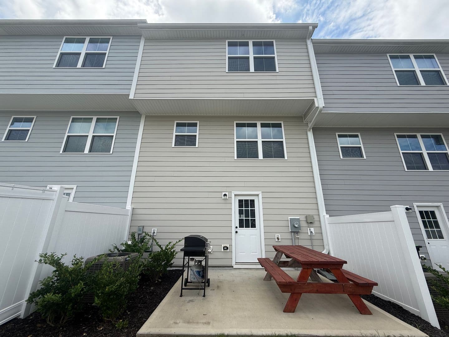 Wendell Townhome: 717 Corvette View Knoll