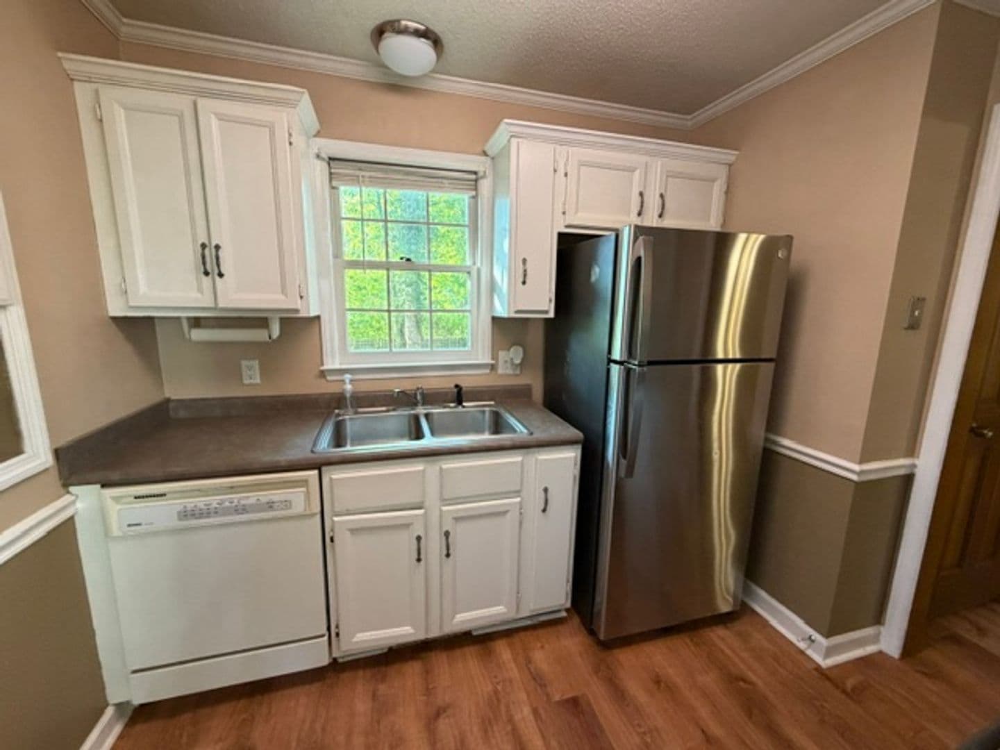 Raleigh House: 7316 North Thorncliff Pl