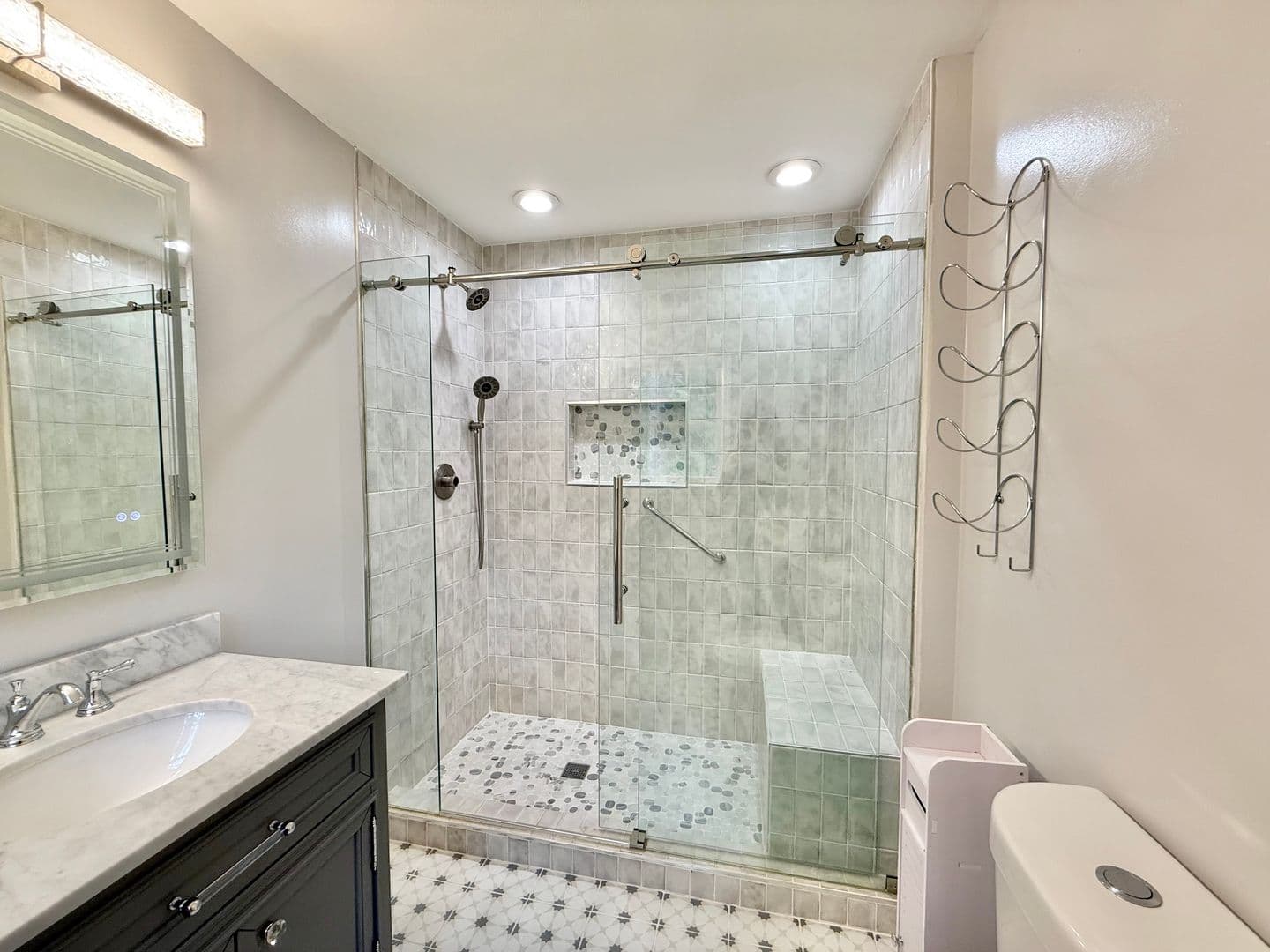 Clayton House: 208 Hardwood Ridge Ct