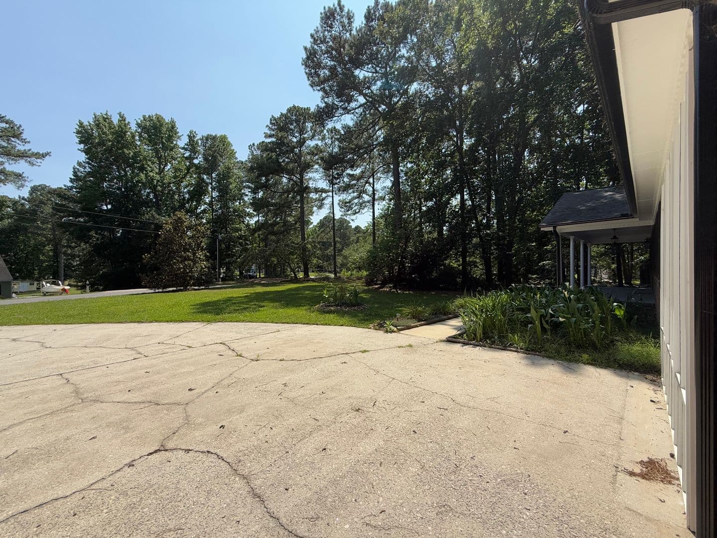 Clayton House: 208 Hardwood Ridge Ct