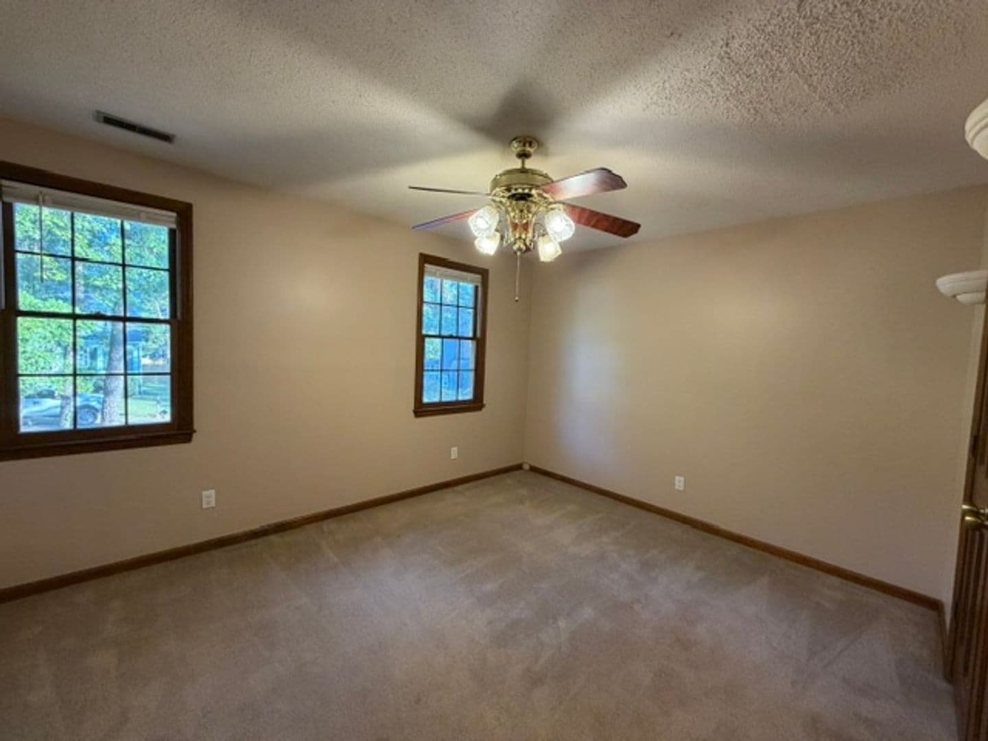 Raleigh House: 7316 North Thorncliff Pl