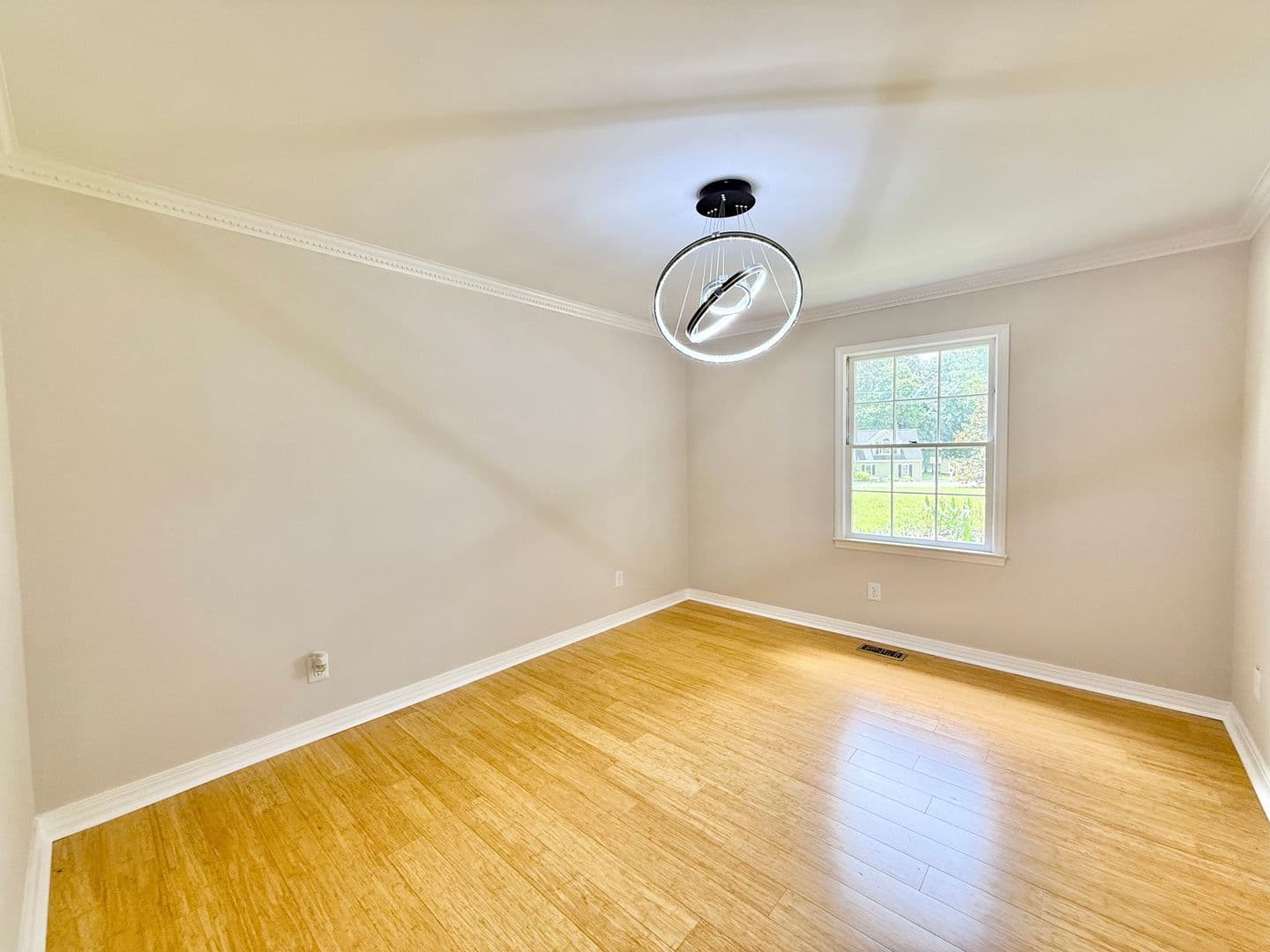 Clayton House: 208 Hardwood Ridge Ct
