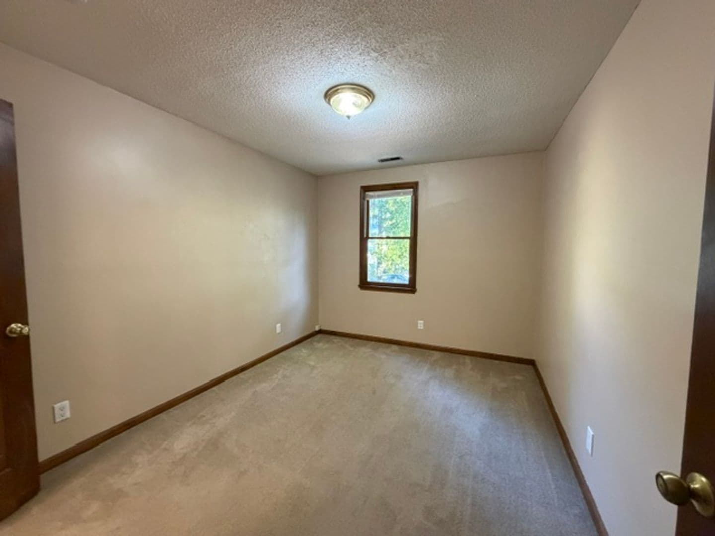 Raleigh House: 7316 North Thorncliff Pl