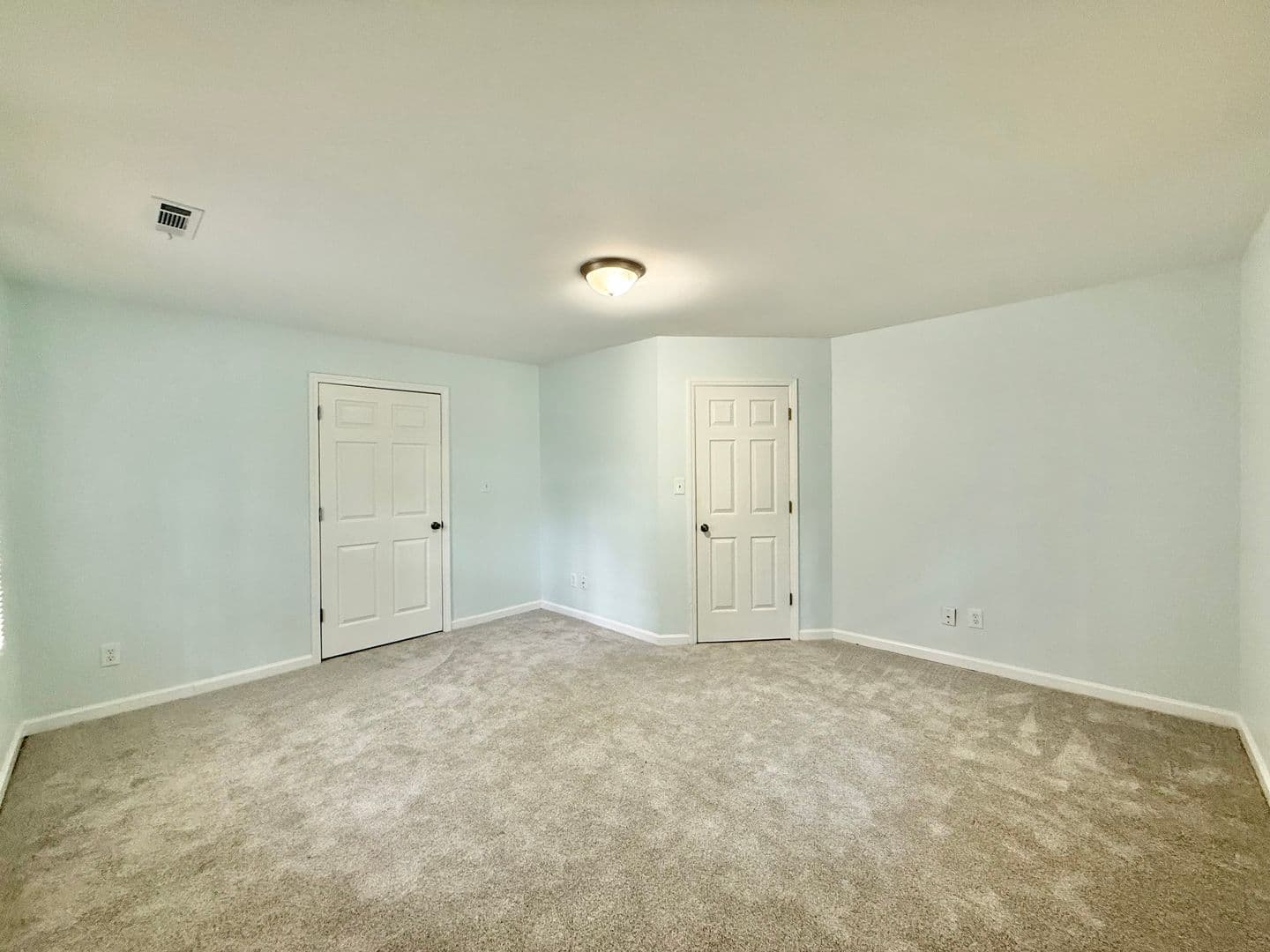 Clayton House: 208 Hardwood Ridge Ct