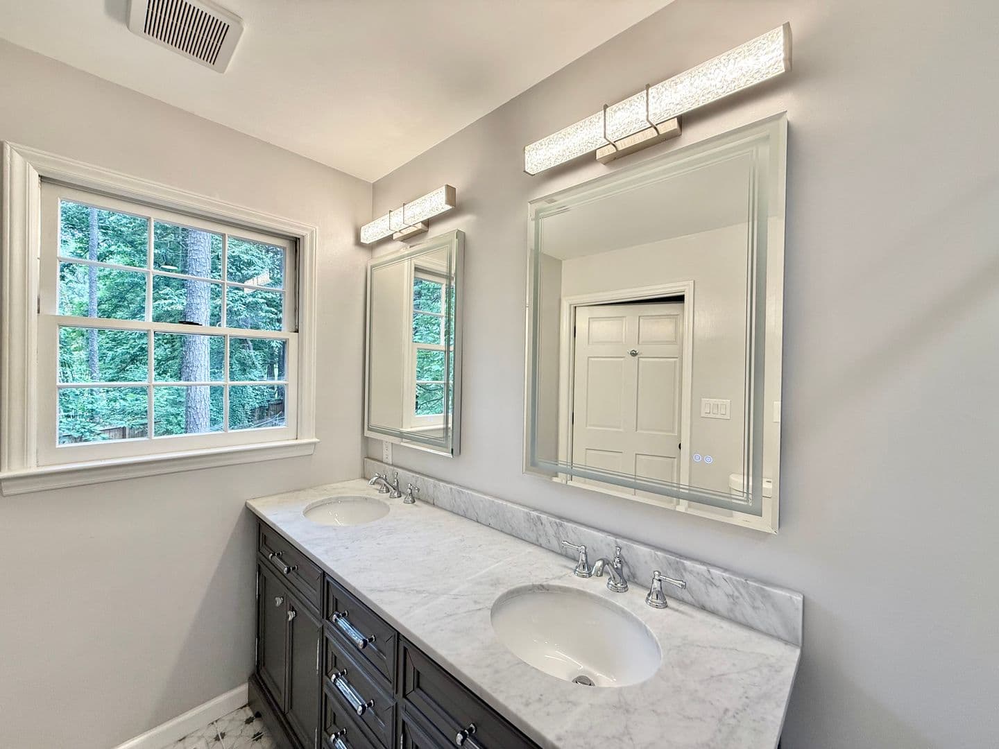Clayton House: 208 Hardwood Ridge Ct