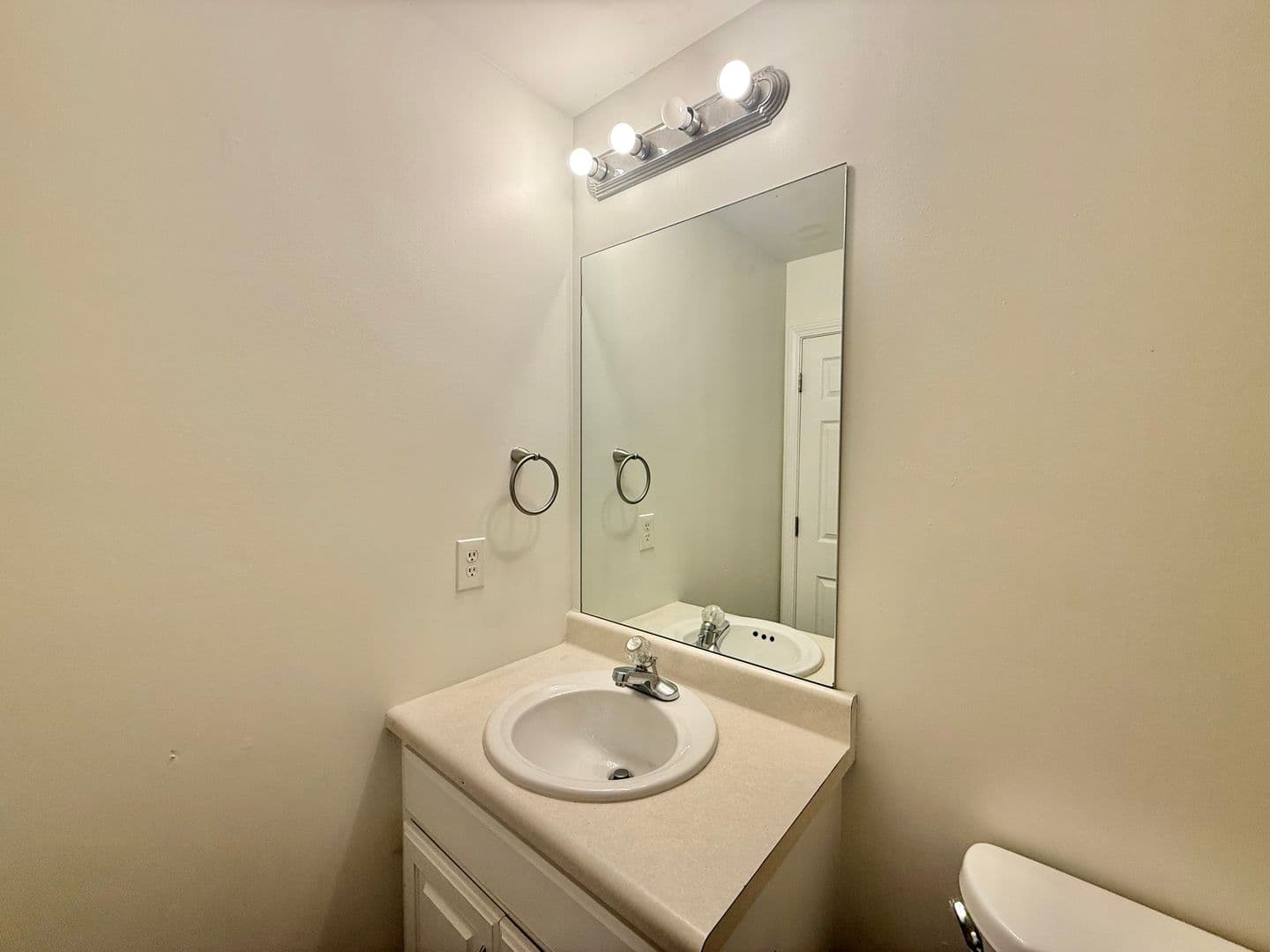 Clayton Townhome: 401 Whitehall Ct