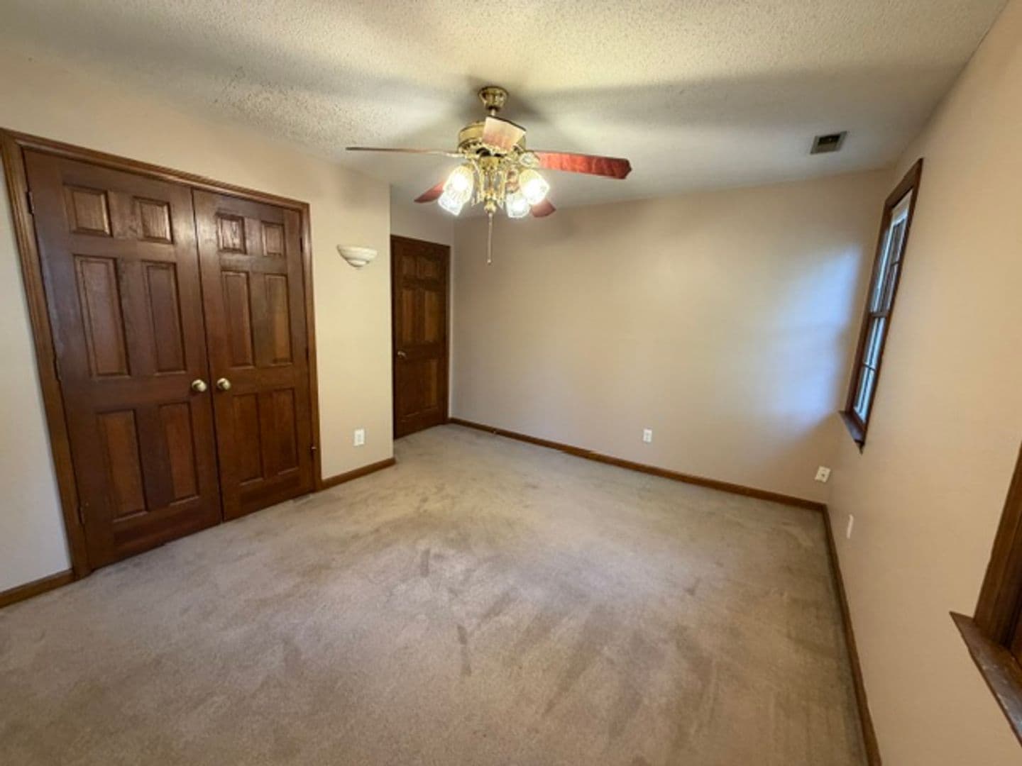 Raleigh House: 7316 North Thorncliff Pl