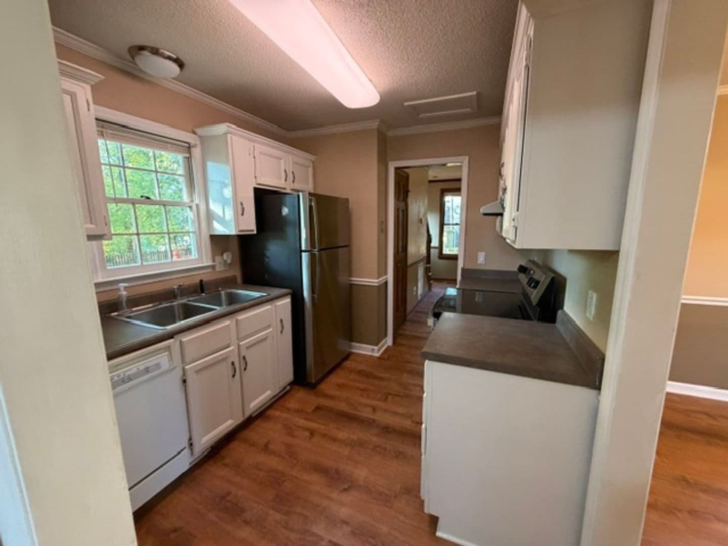 Raleigh House: 7316 North Thorncliff Pl