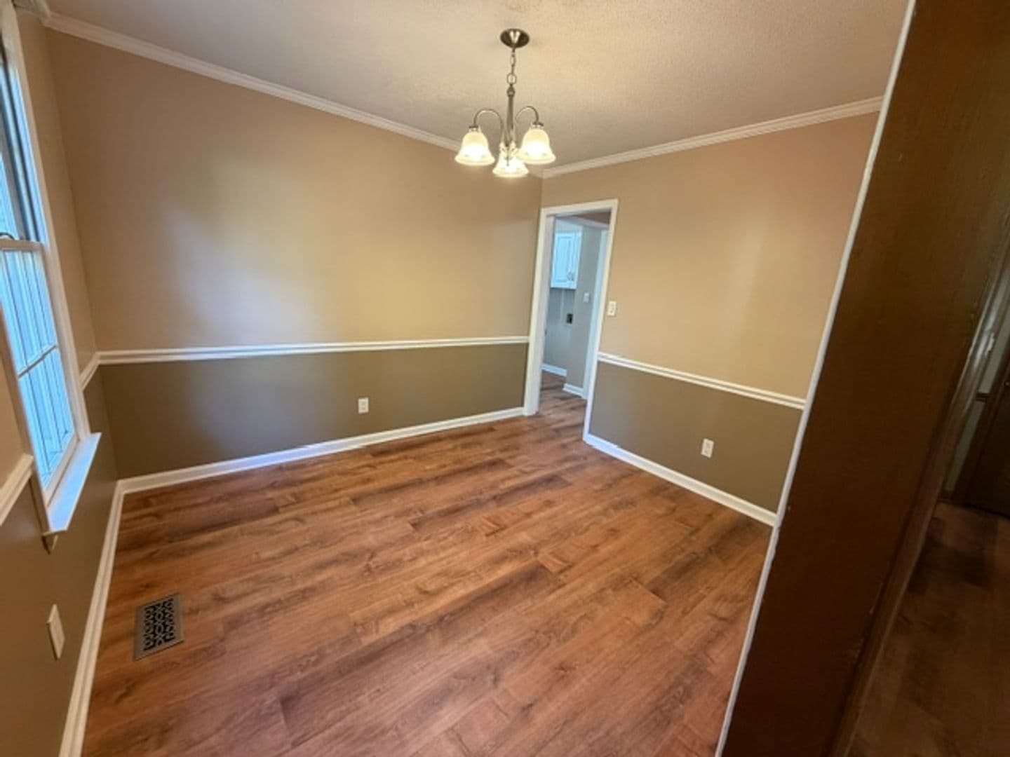 Raleigh House: 7316 North Thorncliff Pl