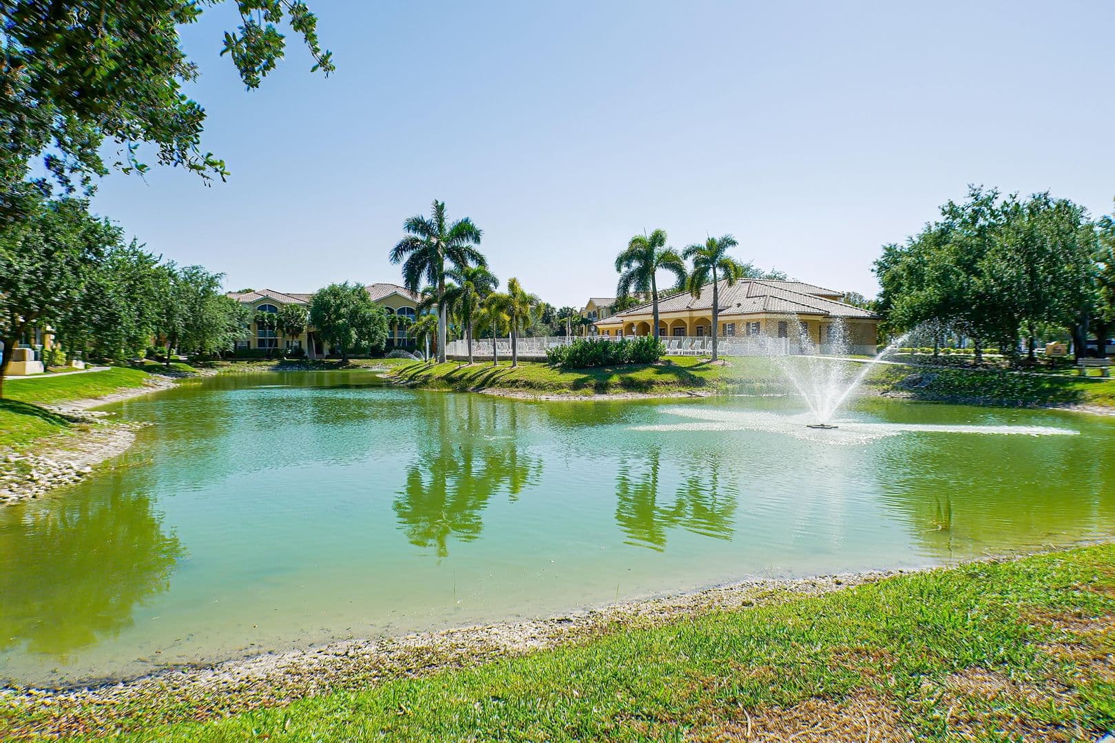 Fort Myers House: 4135 Residence Dr APT 620