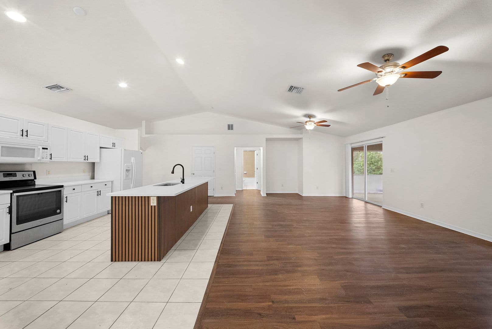 Lehigh Acres House: 2813 34th St W, Lehigh