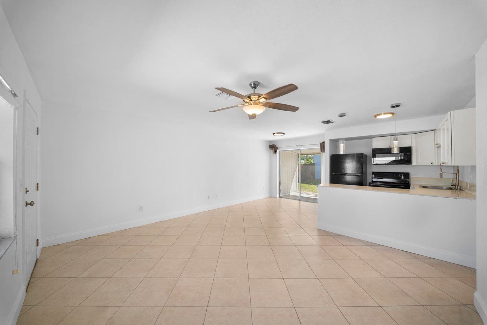 Fort Myers Apartment: 13401-13407 Pine Needle Ln