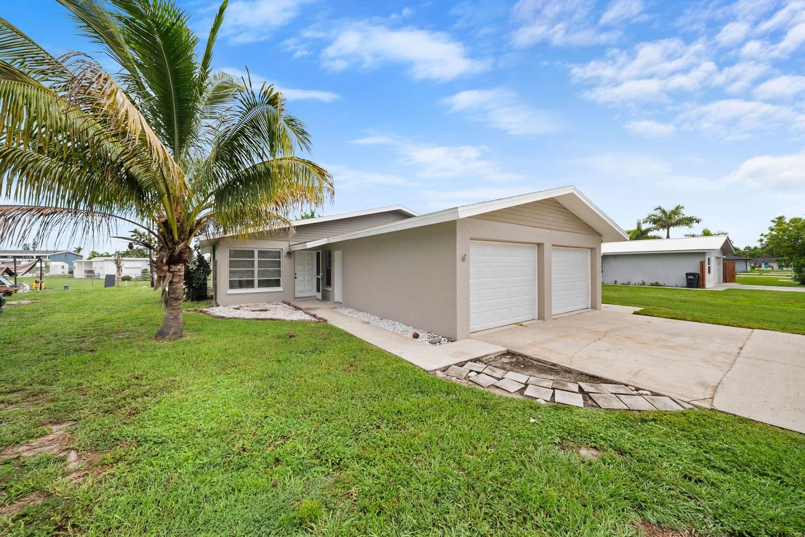 Fort Myers Apartment: 11368-11370 SUMMERWINDS CT