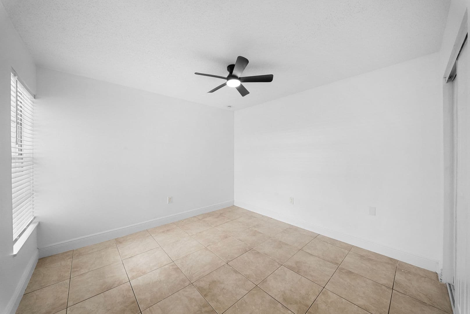 Fort Myers Apartment: 11368-11370 SUMMERWINDS CT