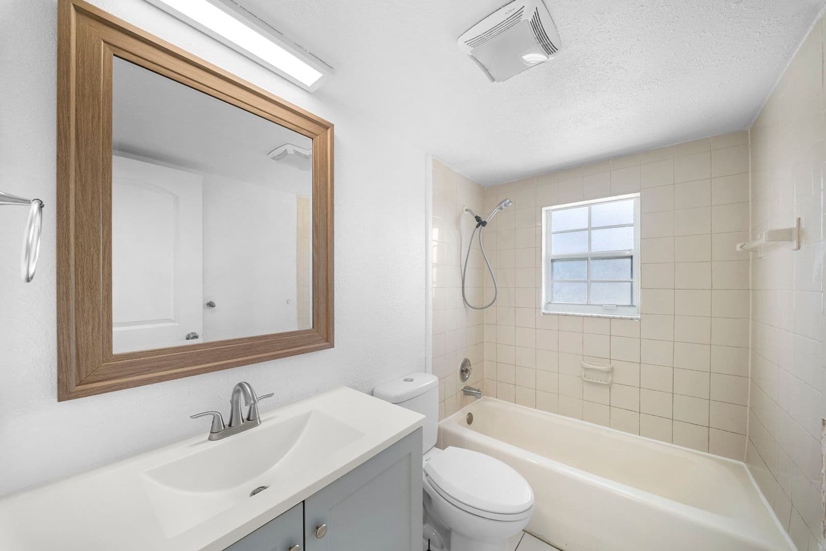 Fort Myers Apartment: 13401-13407 Pine Needle Ln