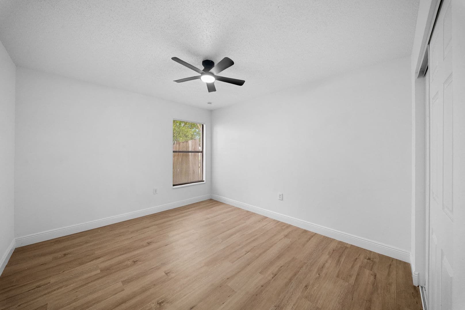 Fort Myers Apartment: 11368-11370 SUMMERWINDS CT