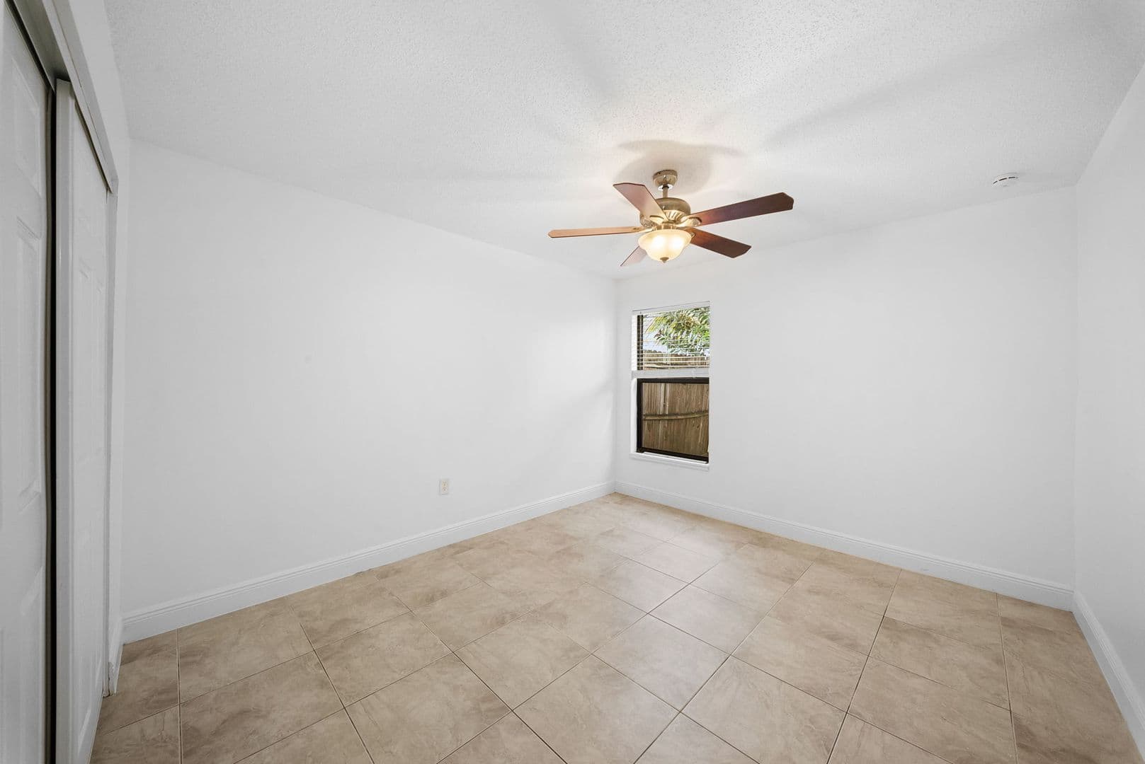 Fort Myers Apartment: 11368-11370 SUMMERWINDS CT