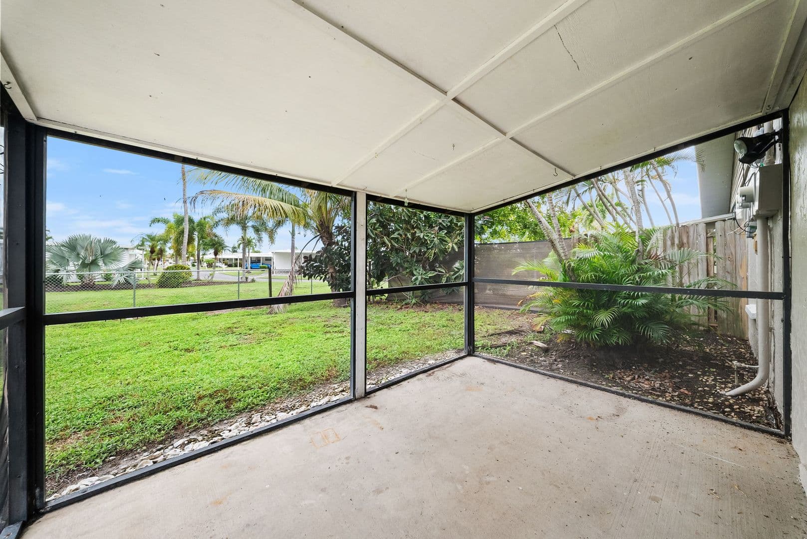 Fort Myers Apartment: 11368-11370 SUMMERWINDS CT