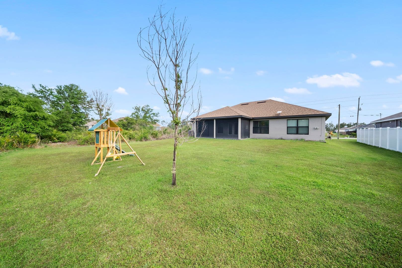 Lehigh Acres House: 490 Windermere Dr