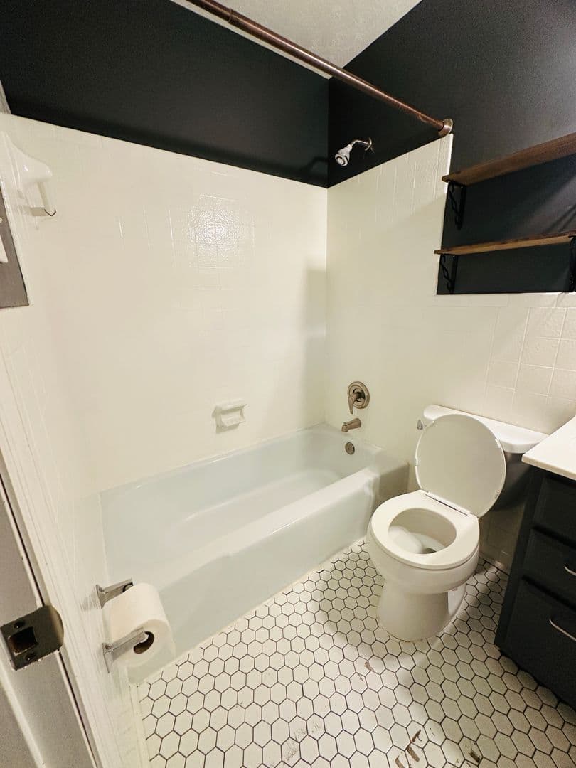 Knoxville House: 10837 Dineen Dr