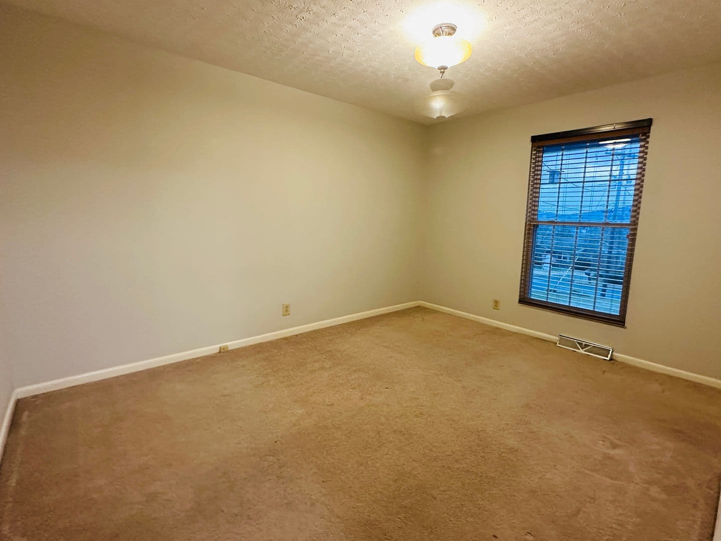 Knoxville House: 10837 Dineen Dr