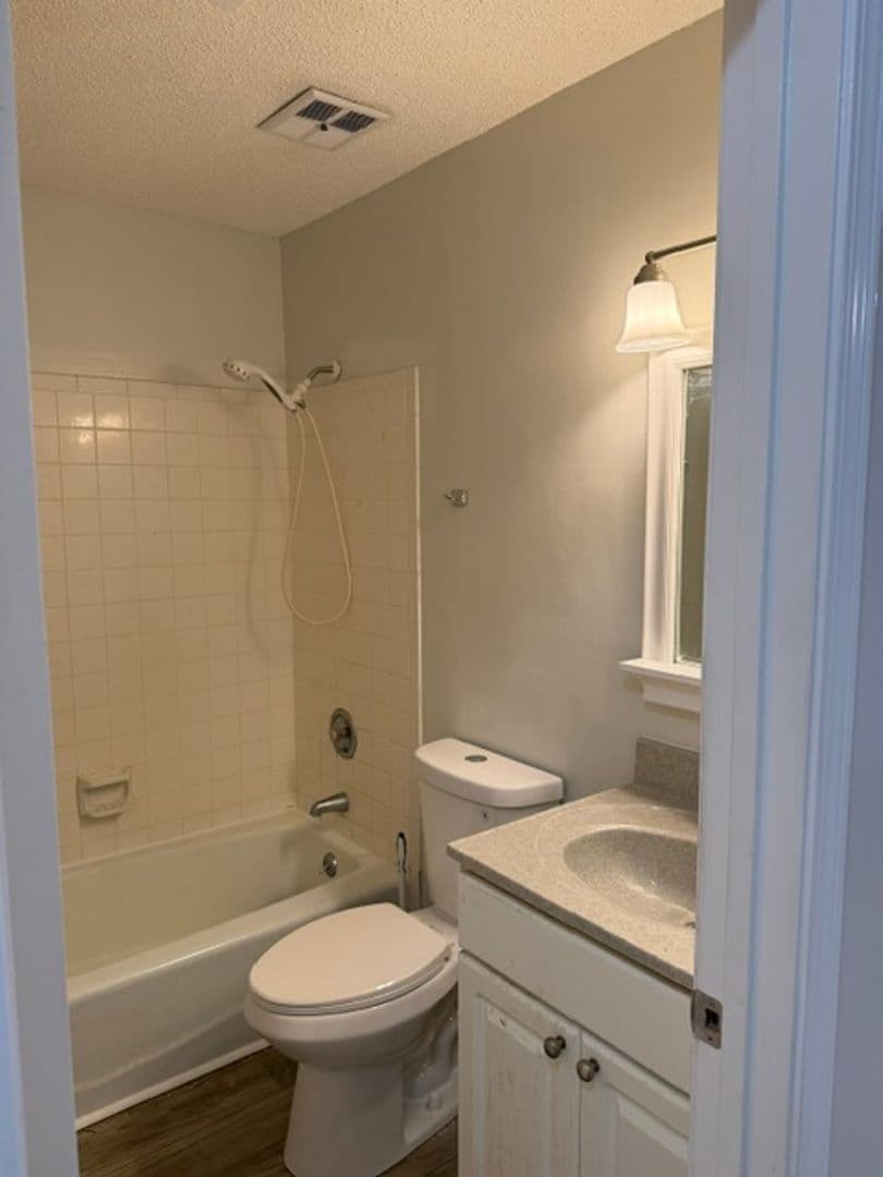 Knoxville Apartment: 212 S. David Ln.