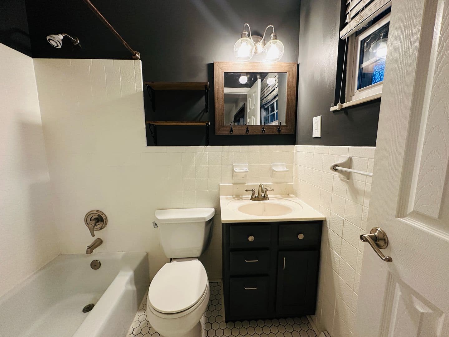 Knoxville House: 10837 Dineen Dr