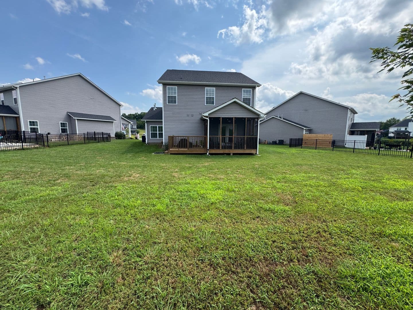 Oak Ridge House: 104 Deerberry Ln