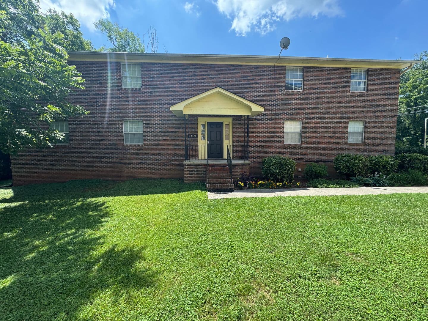 Knoxville Apartment: 212 S. David Ln.