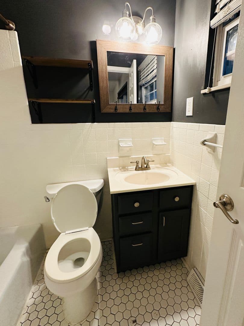 Knoxville House: 10837 Dineen Dr