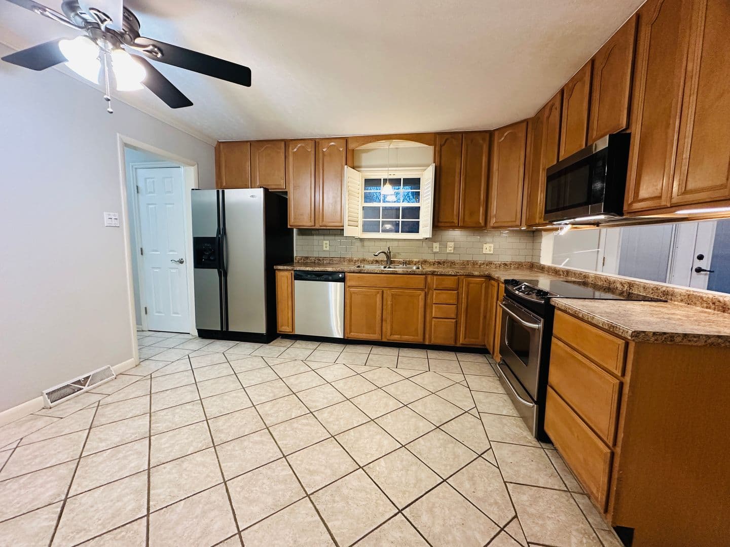 Knoxville House: 10837 Dineen Dr