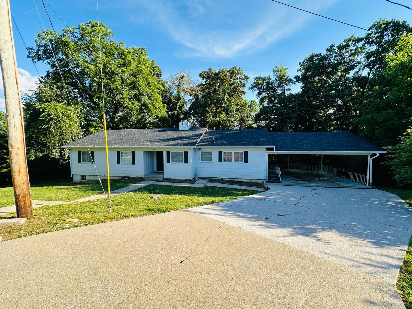 Oak Ridge House: 109 Norris Ln