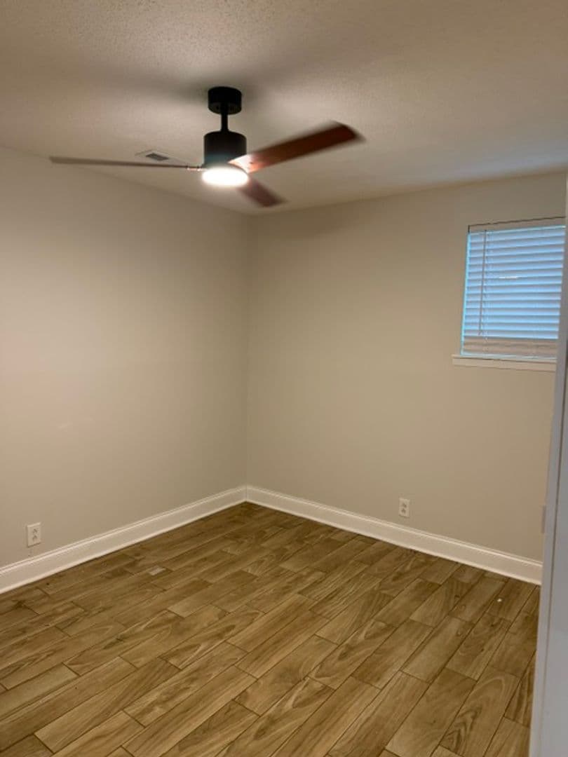 Knoxville Apartment: 212 S. David Ln.