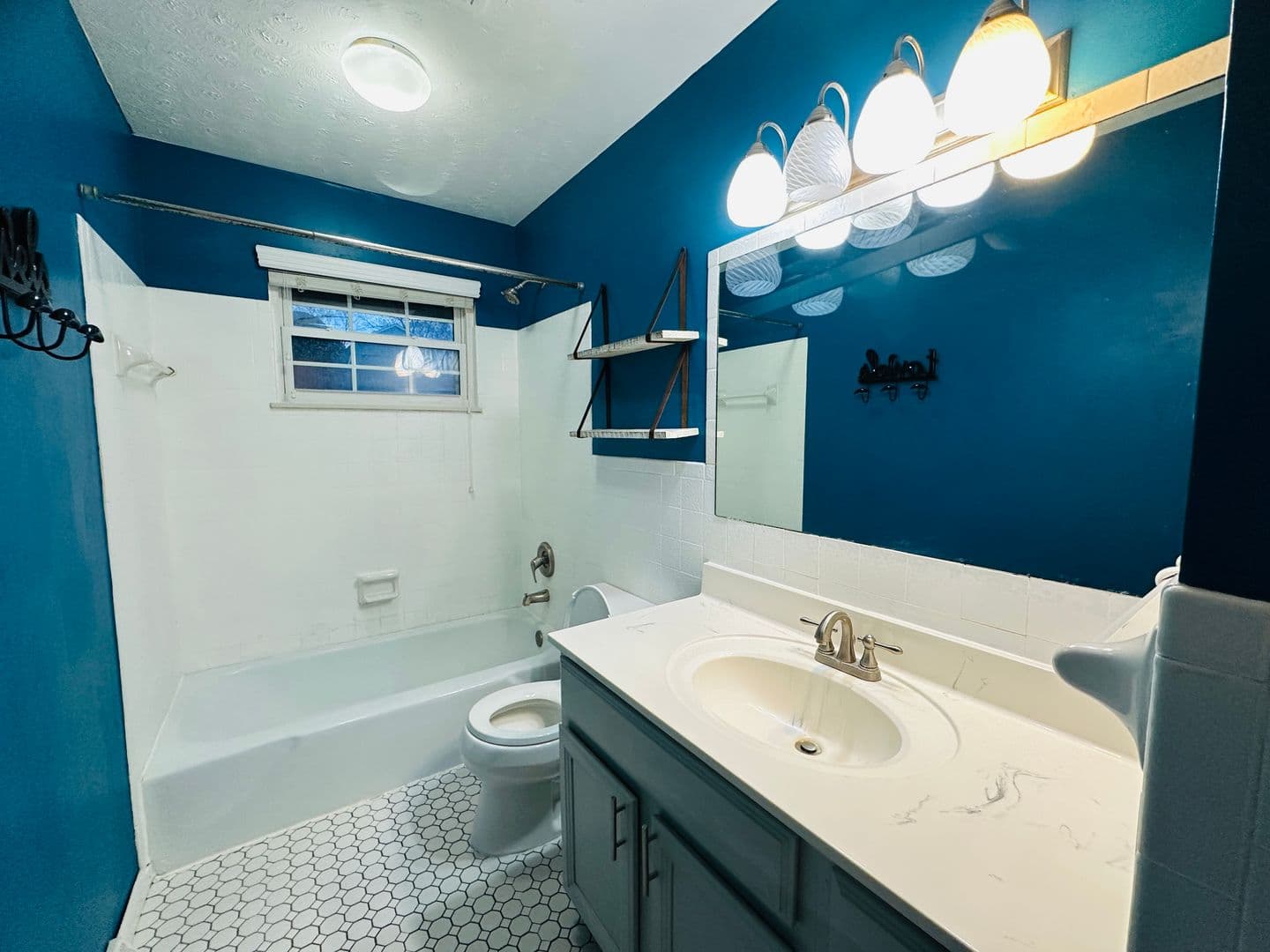 Knoxville House: 10837 Dineen Dr